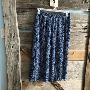 𝅺cathy Daniels Size Large Blue/White Pleated, Lined skirt